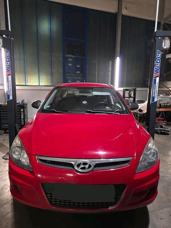 Rot Gebraucht 2010 Hyundai i30 Limousine | 2.800 € (Guter Preis) - Bild 1/4