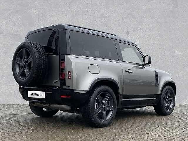 Gebraucht Land Rover Defender SE Dynamic 304 PS (223 kW) 2022 Silicon silver