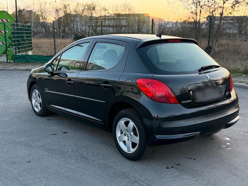 Gebraucht Peugeot 207 95 PS (69 kW) 2009 Schwarz Limousine