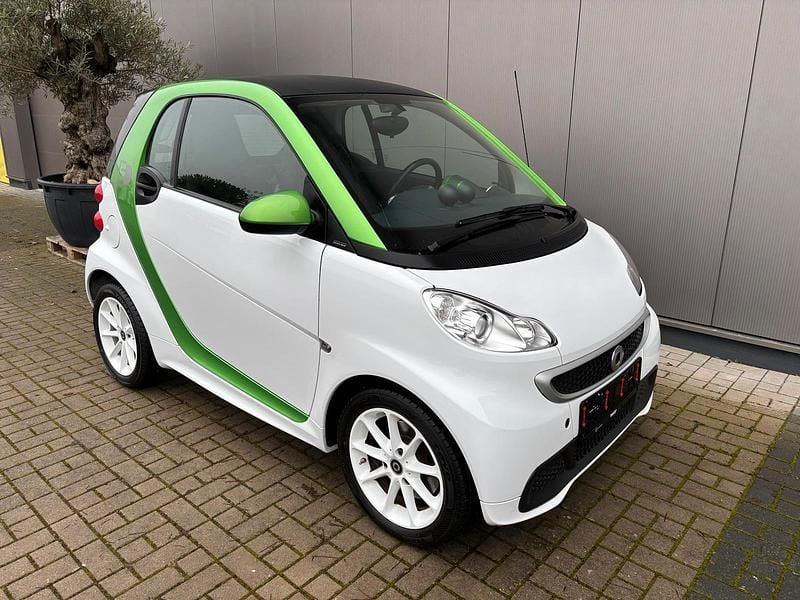 Weiß Gebraucht 2015 Smart ForTwo Coupé Coupé | 6.999 € (Etwas zu teuer) - Bild 1/4