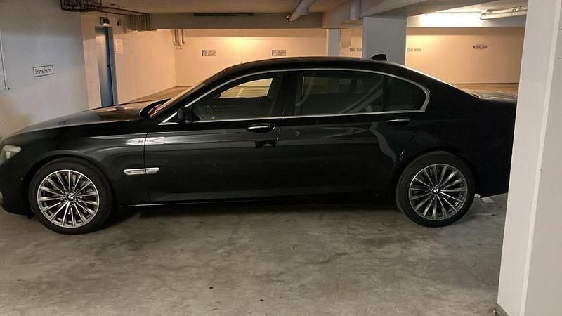Schwarz Gebraucht 2008 BMW 750L Performance Limousine | 17.900 € (Etwas zu teuer) - Bild 1/4