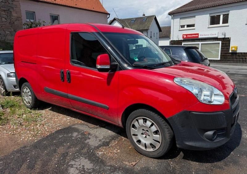 Rot Gebraucht 2015 Fiat Doblò Van / Kleinbus | 3.990 € - Bild 1/4