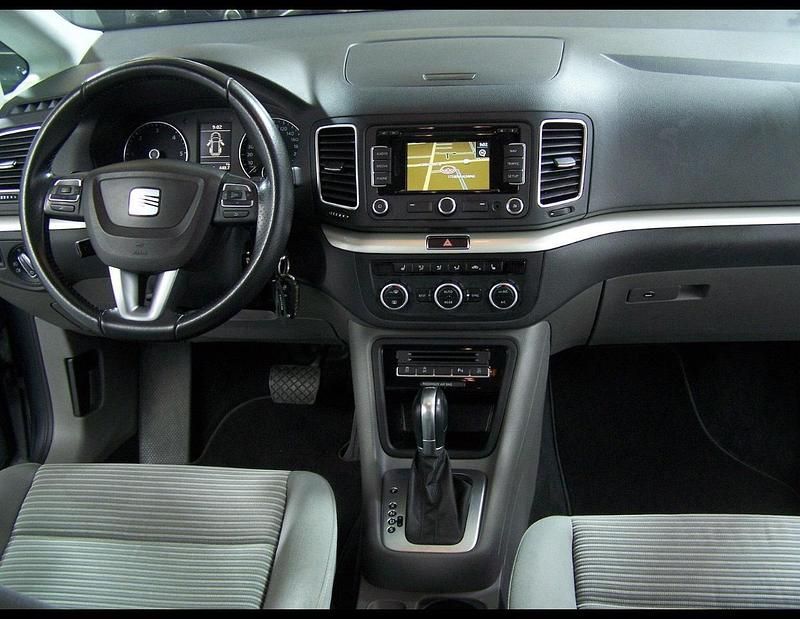 Używany Seat Alhambra 140 KM (102 kW) 2012 Minivan