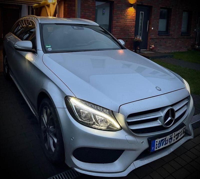 Silber Gebraucht 2015 Mercedes C220 AMG line Limousine | 12.900 € (Guter Preis) - Bild 1/4