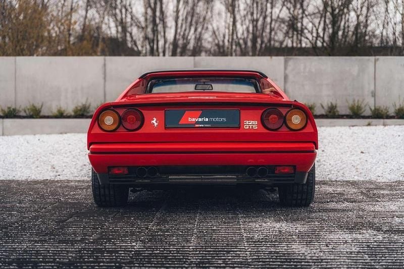 Second-hand Ferrari 328 271 CP (199 kW) 1986 Roșu Cabrio