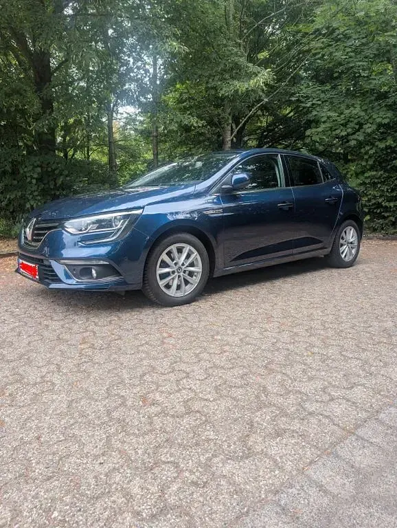 Gebraucht Renault Mégane IV Intens 132 PS (97 kW) 2017 Blau Limousine