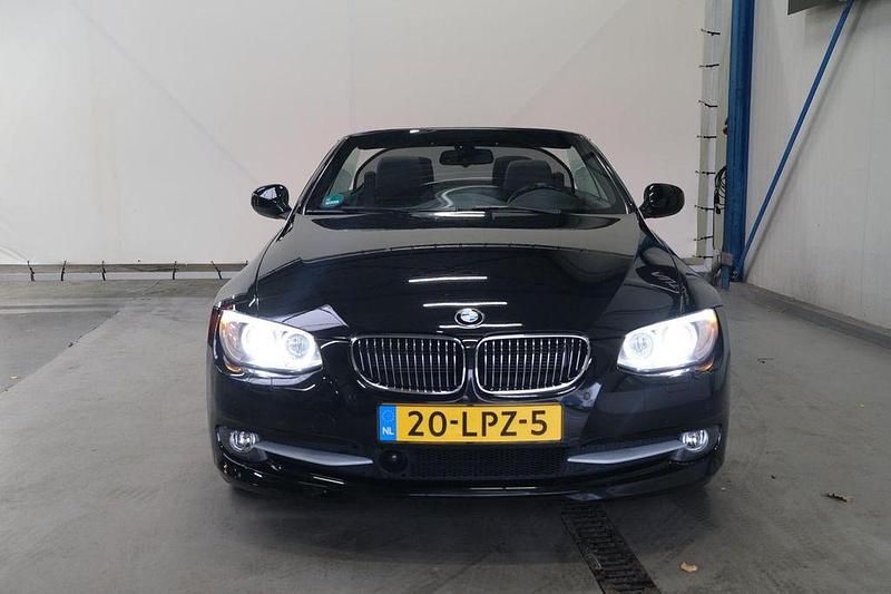 Gebraucht BMW 325 Cabriolet Executive 218 PS (160 kW) 2010 Schwarz Cabrio