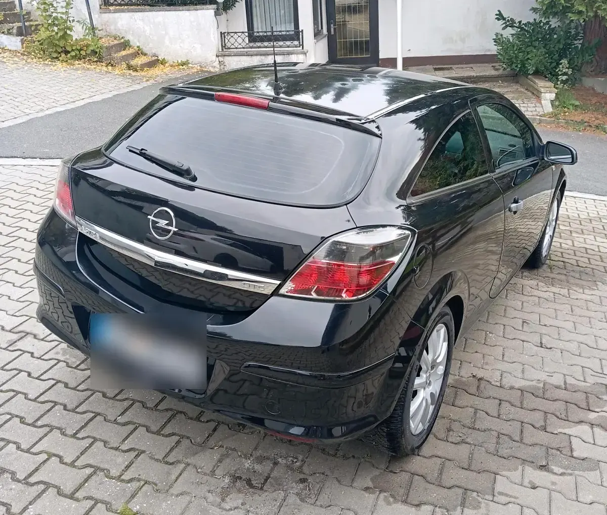 Gebraucht Opel Astra GTC Edition 115 PS (84 kW) 2009 Schwarz Limousine