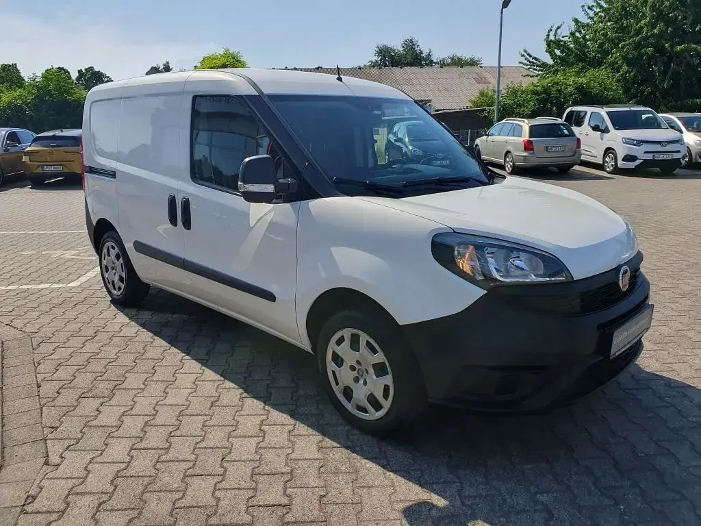 Gebraucht Fiat Doblò 95 PS (69 kW) 2019 Weiß Van / Kleinbus