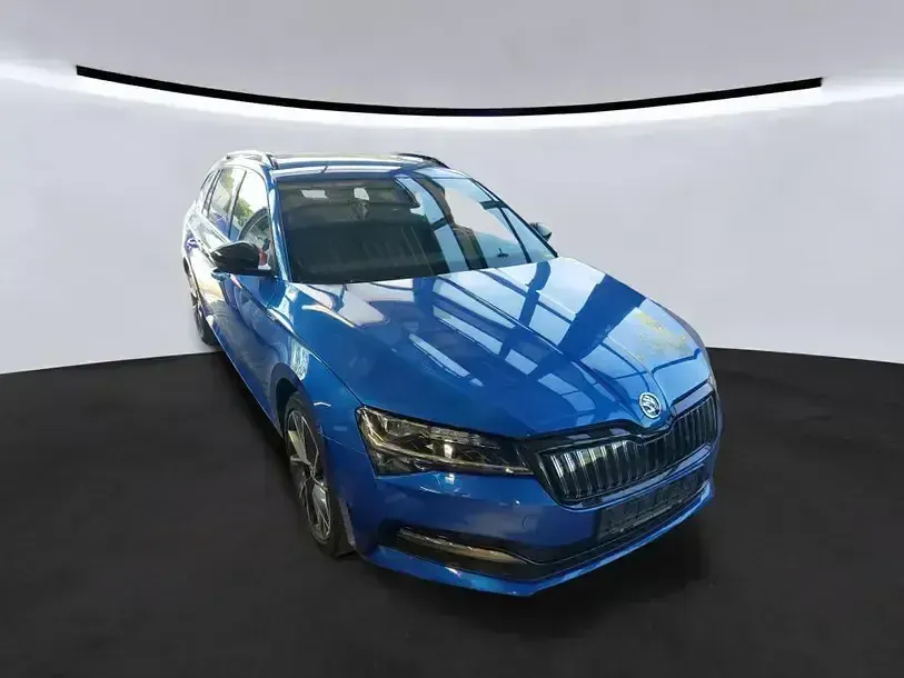 Gebraucht Skoda Superb SportLine 218 PS (160 kW) 2023 Raceblau metallic Kombi