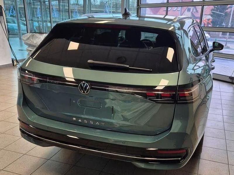Neu VW Passat Elegance 150 PS (110 kW) 2026 Grün Kombi