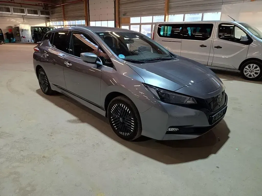 Gebraucht Nissan Leaf N-Connecta 160 kW (218 PS) 2024 Grau Kleinwagen