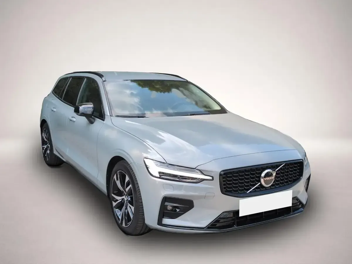 Gebraucht Volvo V60 Plus 197 PS (144 kW) 2024 Manufacturer Kombi