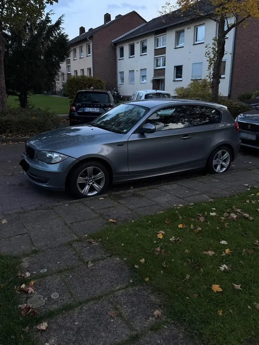 Gebraucht BMW 116 122 PS (89 kW) 2010 Grau Kleinwagen