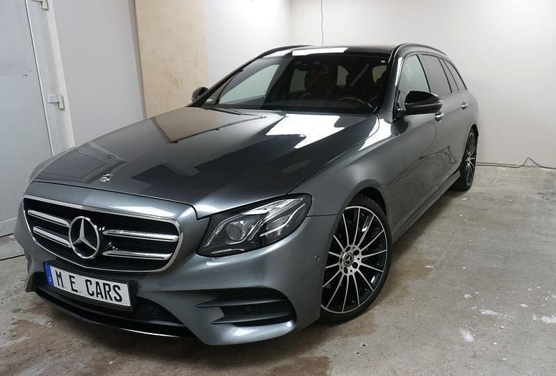 Grau Gebraucht 2018 Mercedes E250 AMG Kombi | 32.400 € - Bild 1/4