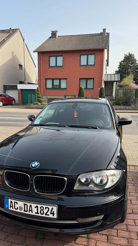 Gebraucht BMW 118 129 PS (94 kW) 2007 Schwarz Kleinwagen