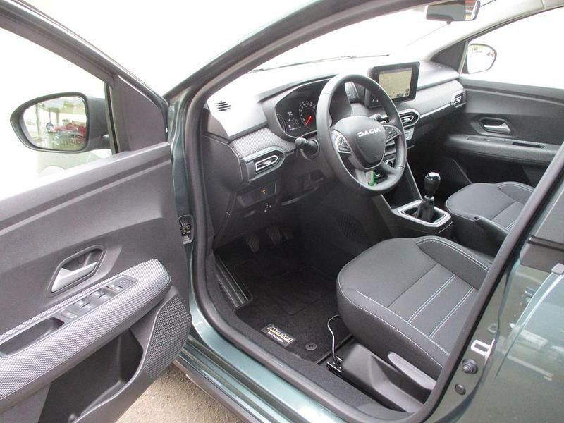 Gebraucht Dacia Jogger 110 PS (80 kW) 2024 Gruen Van / Kleinbus