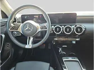 Gebraucht Mercedes CLA200 150 PS (110 kW) 2024 Silber (mondstein silber) Coupé