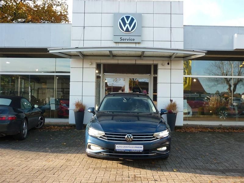 Gebraucht VW Passat Business 150 PS (110 kW) 2023 Blau Kombi