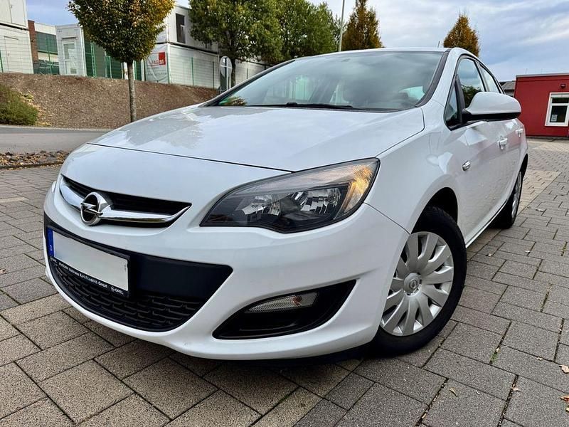 Weiß Gebraucht 2015 Opel Astra Selection Limousine | 4.997 € (Fairer Preis) - Bild 1/4