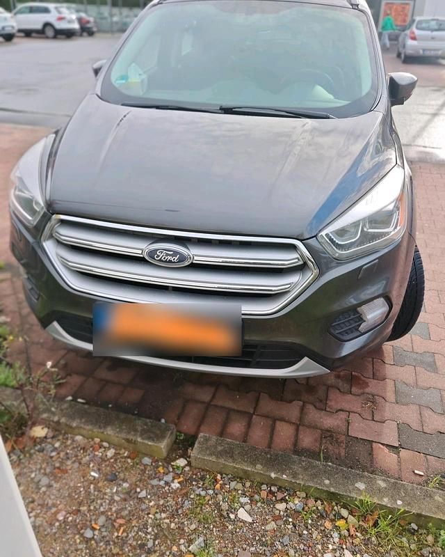 Gebraucht Ford Kuga 150 PS (110 kW) 2017 Grün SUV