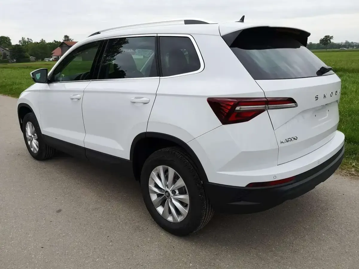 Neu Skoda Karoq Selection 150 PS (110 kW) 2026 Nevadaweiß metallic SUV