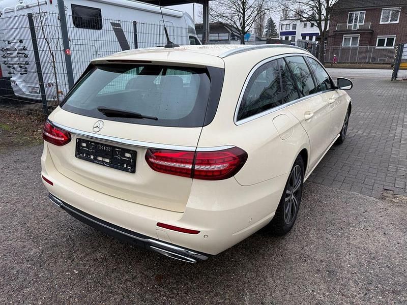 Gebraucht Mercedes E200 160 PS (117 kW) 2022 Beige Limousine