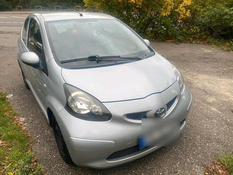 Silber Gebraucht 2006 Toyota Aygo Kleinwagen | 1.550 € - Bild 1/4