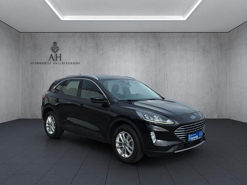 Usado Ford Kuga Titanium 120 HP (88 kW) 2023 Preto SUV