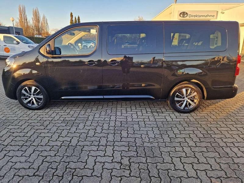 Gebraucht Toyota Proace Verso Team 177 PS (130 kW) 2024 Graphitschwarz Kombi