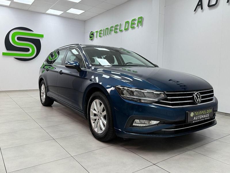 Blau Gebraucht 2021 VW Passat Business Kombi | 16.850 € (Fairer Preis) - Bild 1/4