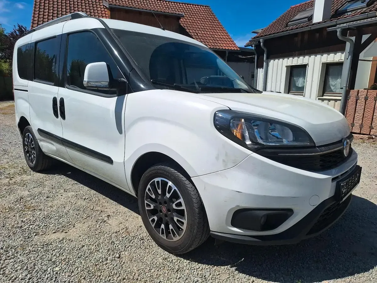 Gebraucht Fiat Doblò 95 PS (69 kW) 2019 Weiß Van / Kleinbus