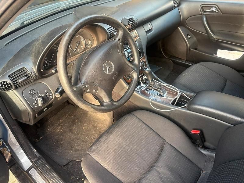 Gebraucht Mercedes C220 140 PS (102 kW) 2005 Grau Kombi