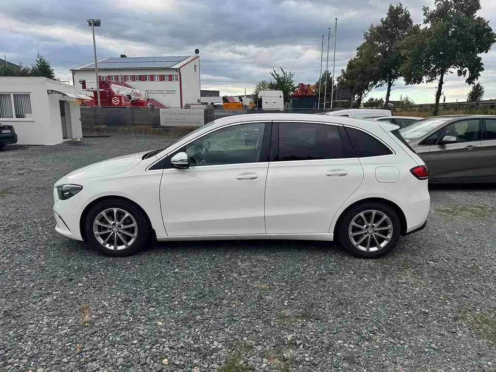 Gebraucht Mercedes B200 163 PS (119 kW) 2019 Polarweiss  unilack Kleinwagen