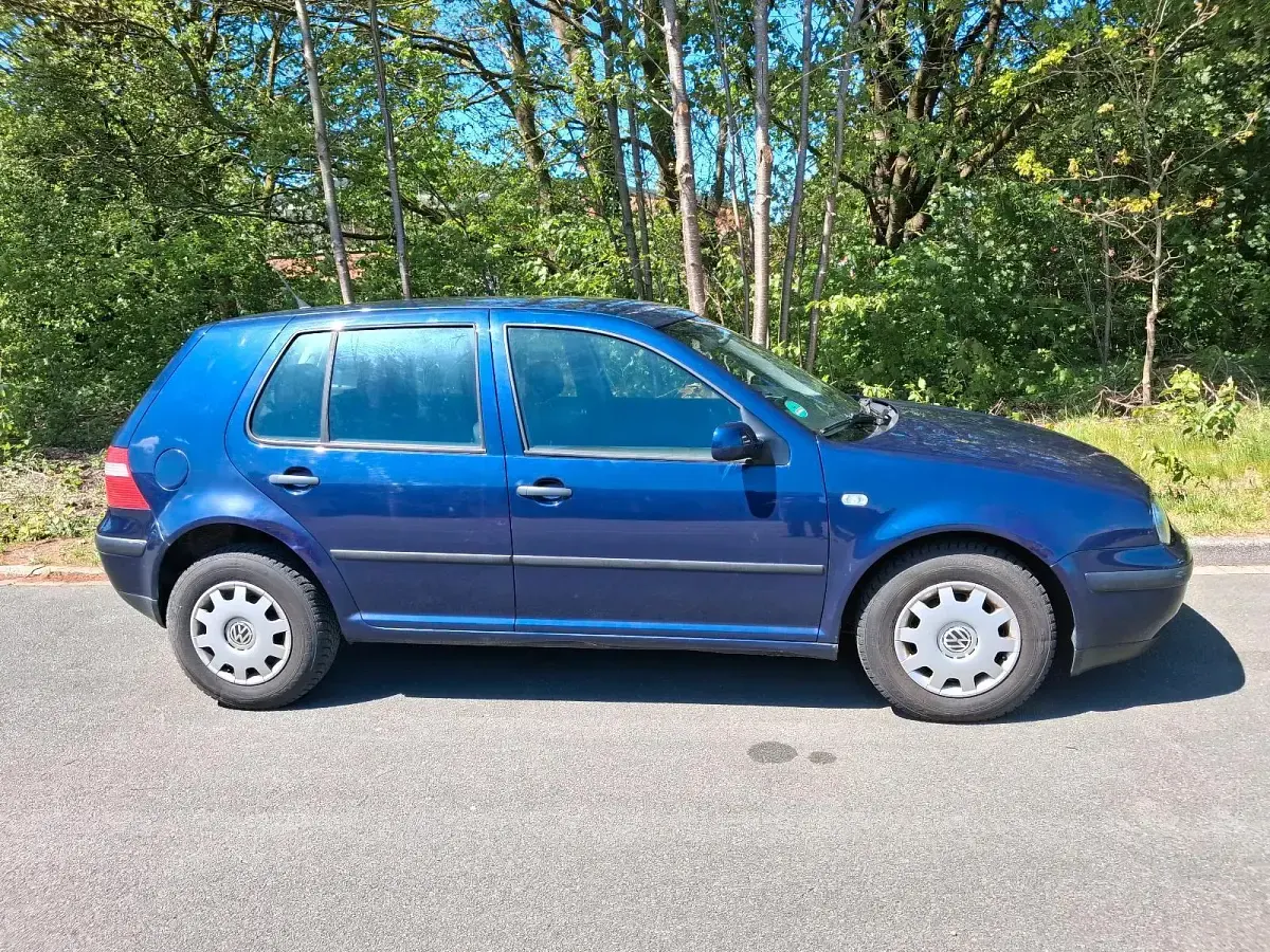 Gebraucht VW Golf IV 75 PS (55 kW) 2002 Blau Kleinwagen