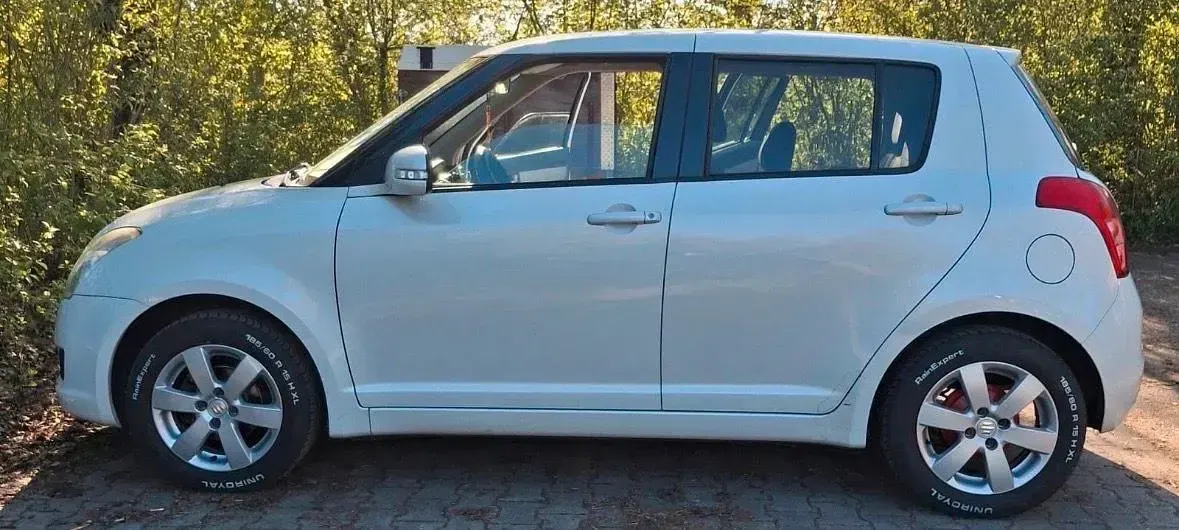 Gebraucht Suzuki Swift 92 PS (67 kW) 2010 Weiß Kleinwagen