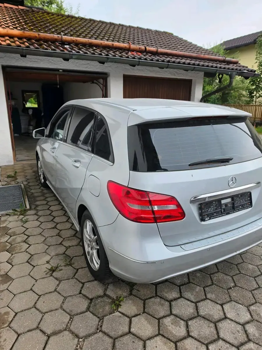 Gebraucht Mercedes B180 122 PS (89 kW) 2014 Grau Kleinwagen