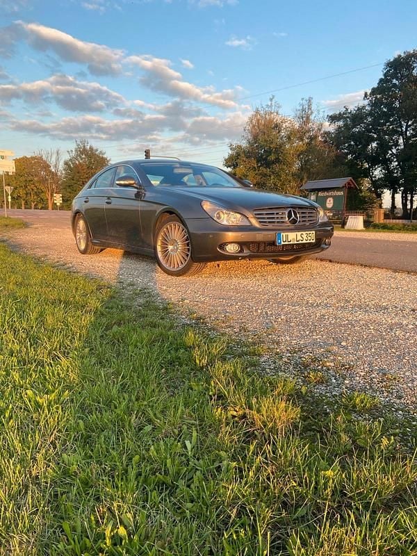 Grau Gebraucht 2007 Mercedes CLS63 AMG AMG Limousine | 7.500 € - Bild 1/4