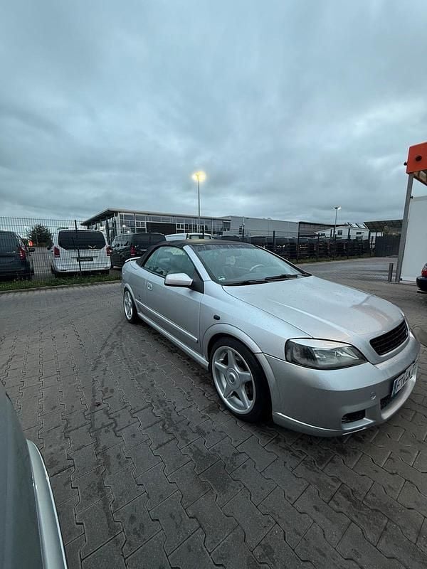 Silber Gebraucht 2004 Opel Astra Cabriolet Cabrio | 2.000 € (Fairer Preis) - Bild 1/4