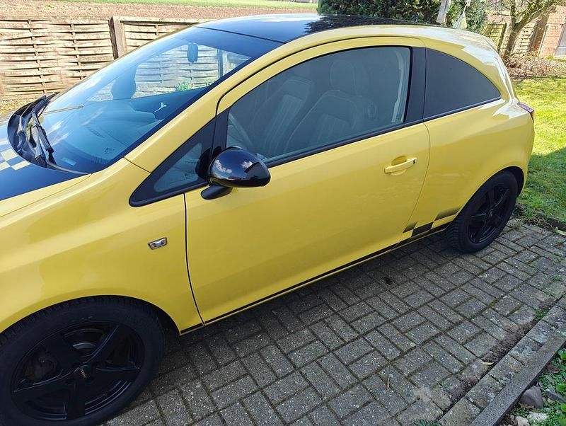 Gebraucht Opel Corsa 101 PS (74 kW) 2010 Gelb Kleinwagen