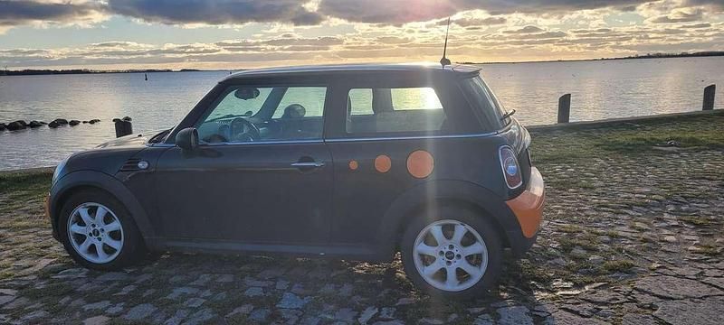Schwarz Gebraucht 2011 Mini ONE Kleinwagen | 6.500 € (Teuer) - Bild 1/4