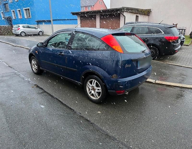 Gebraucht Ford Focus 75 PS (55 kW) 2000 Blau Kleinwagen