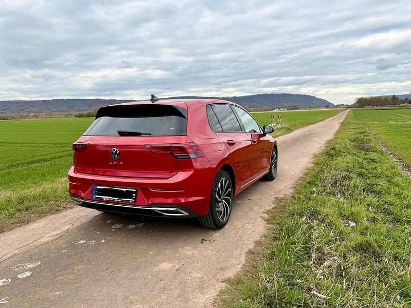 Gebraucht VW Golf VIII 150 PS (110 kW) 2022 Rot Limousine