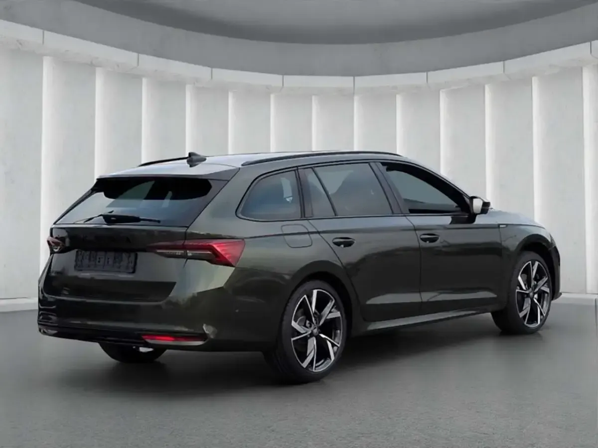Gebraucht Skoda Octavia SportLine 150 PS (110 kW) 2026 Dunkelgruen Kombi