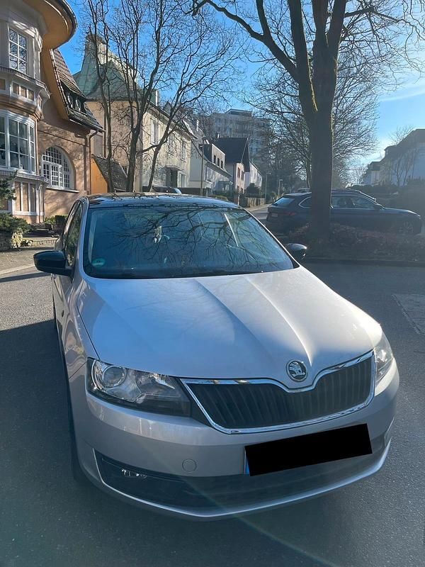 Gebraucht Skoda Rapid 105 PS (77 kW) 2014 Silber Kleinwagen