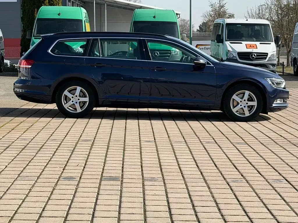 Gebraucht VW Passat 150 PS (110 kW) 2017 Blau Kombi