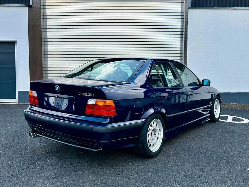 Gebraucht BMW 323 Basis 170 PS (125 kW) 1997 Blau Limousine