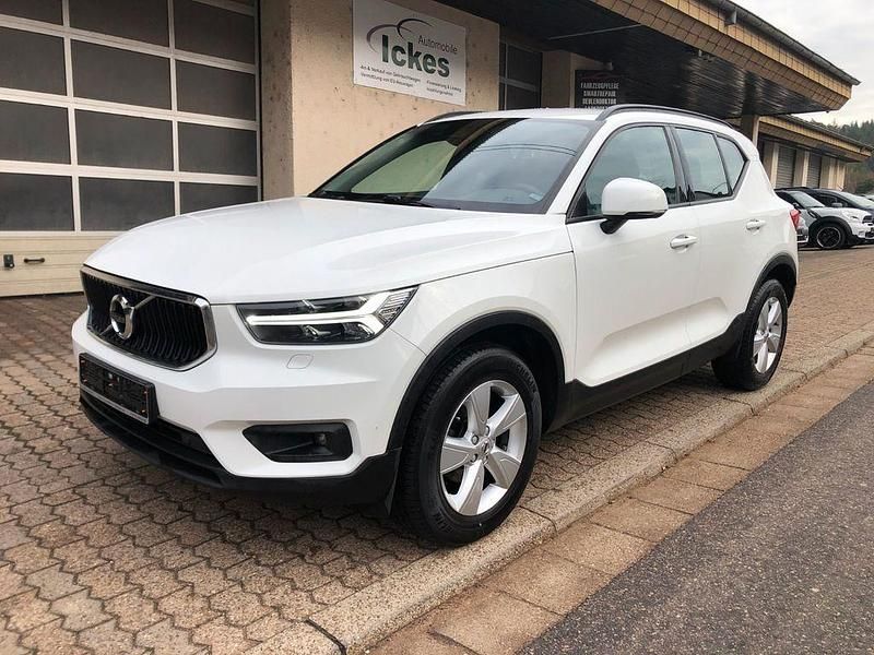 Weiß Gebraucht 2018 Volvo XC40 SUV | 17.500 € (Fairer Preis) - Bild 1/4