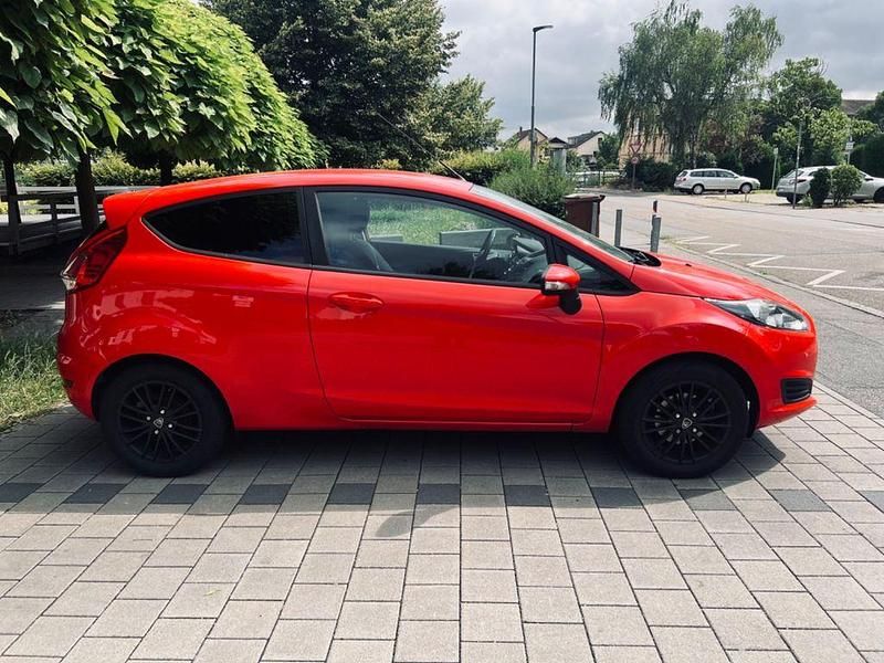 Gebraucht Ford Fiesta Trend 60 PS (44 kW) 2014 Rot Kleinwagen