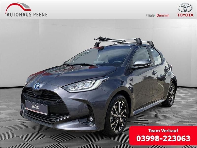 Grau Gebraucht 2025 Toyota Yaris Hybrid Limousine | 26.900 € (Fairer Preis) - Bild 1/4